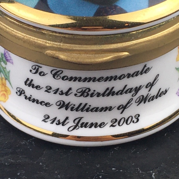 Prince William 21st Birthday Falcon China Box - Picture 5 of 12